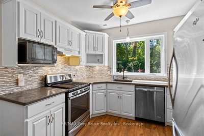 441 Frank Street • South Bruce Peninsula, ON photo 2