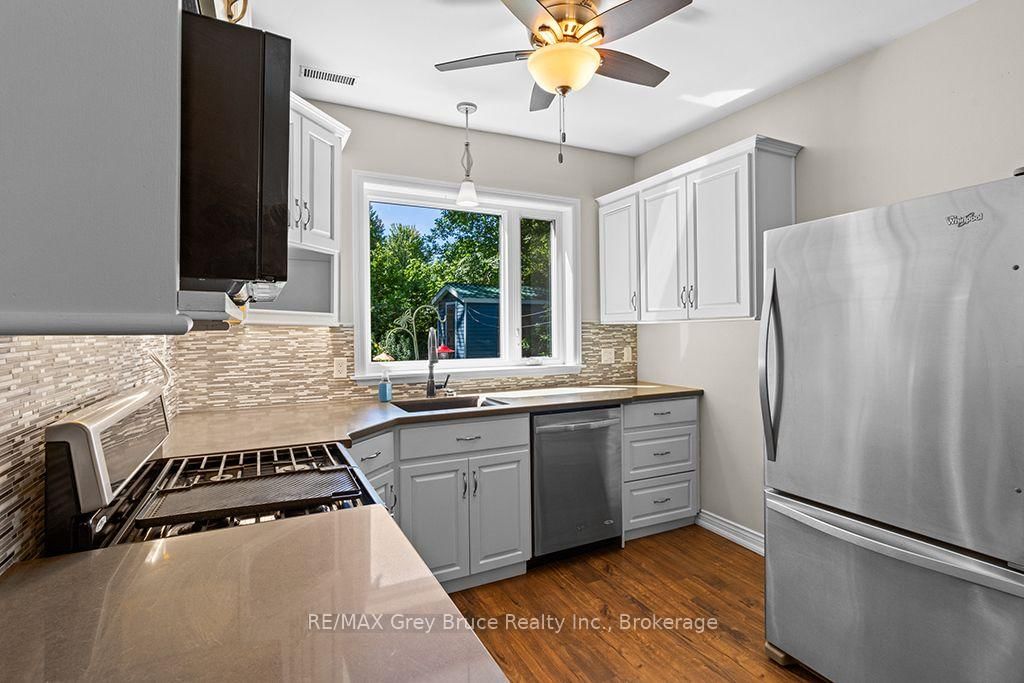 441 Frank Street • South Bruce Peninsula, ON photo 4