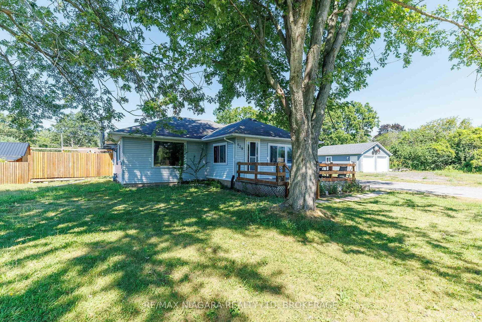 429 Delaware Avenue • Fort Erie, ON photo 4