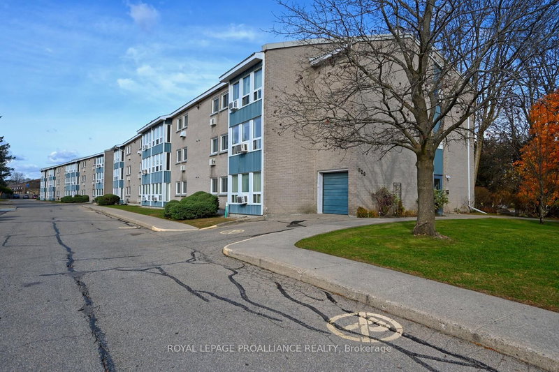 205 - 820 Laurier Boulevard