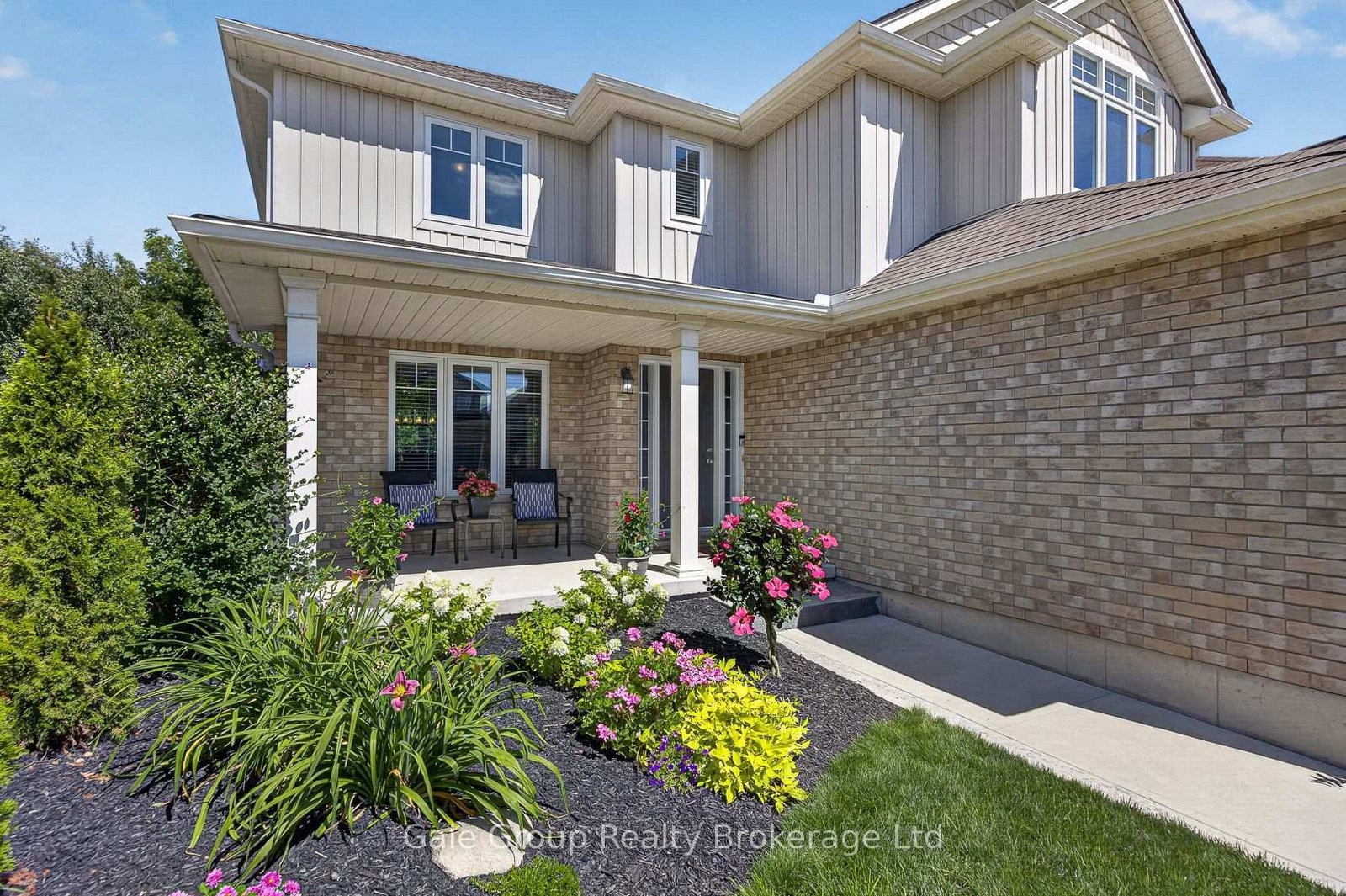 205 Munnoch Boulevard • Woodstock, ON photo 3