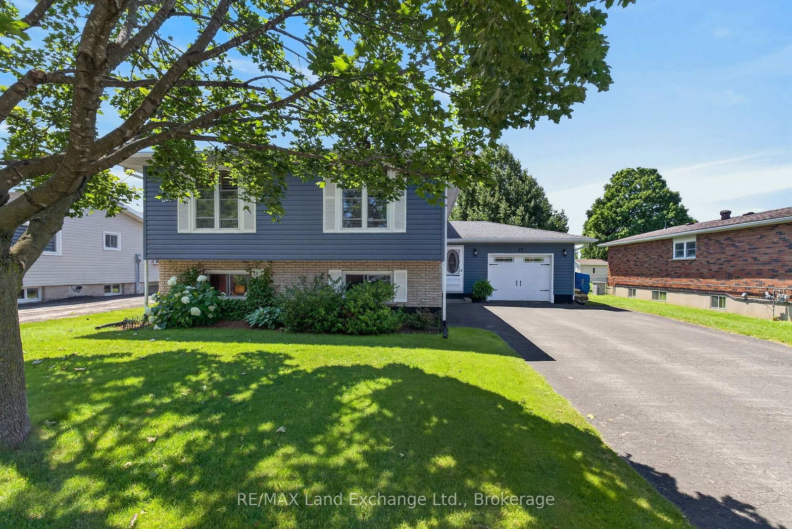 42 Webster Street • Kincardine, ON photo 2