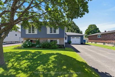 42 Webster Street • Kincardine, ON photo 2
