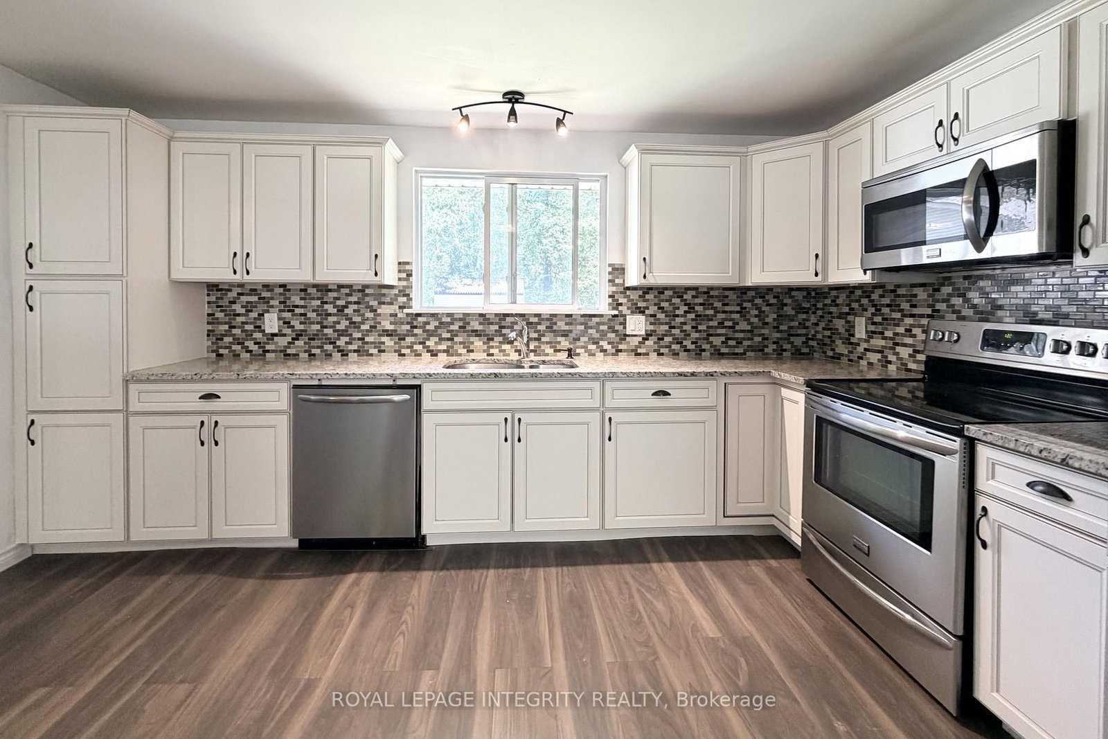 6330 Rothbourne Road • Carp, ON photo 17