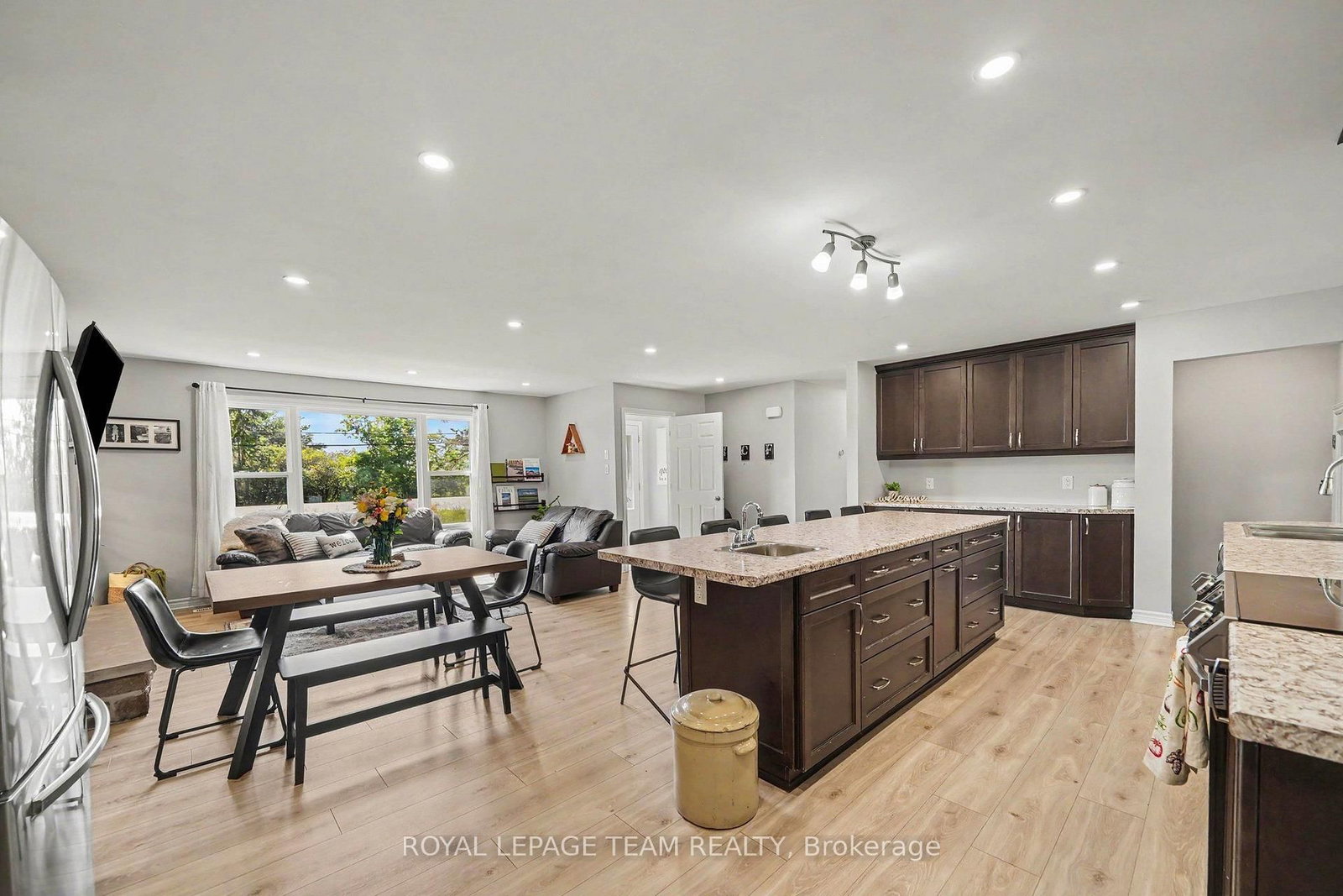 2477 Merivale Road • Ottawa, ON photo 12
