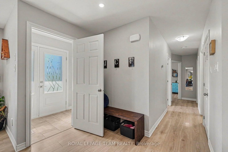 2477 Merivale Rd photo 5
