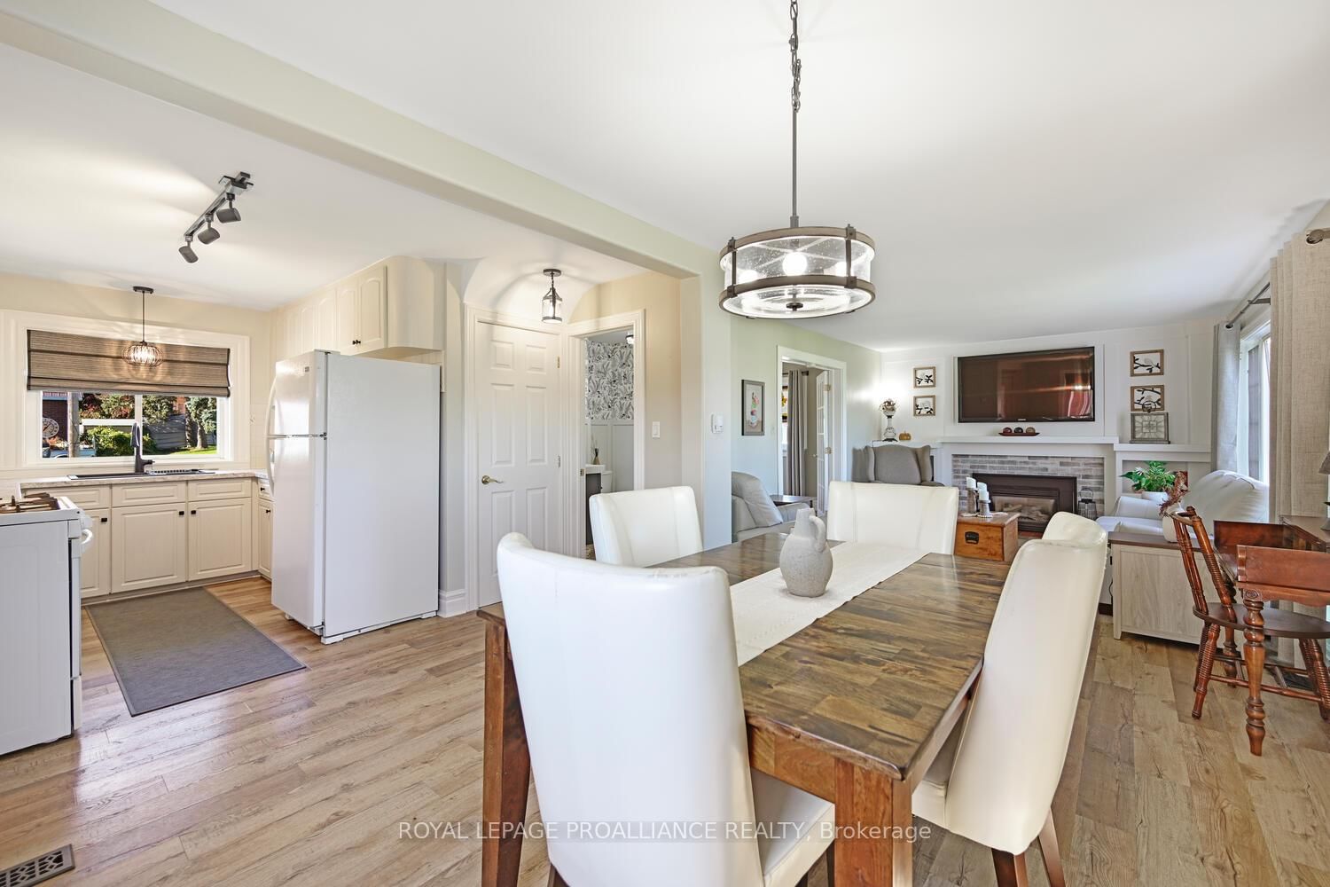 825 Joseph Street • Edwardsburgh/Cardinal, ON photo 13