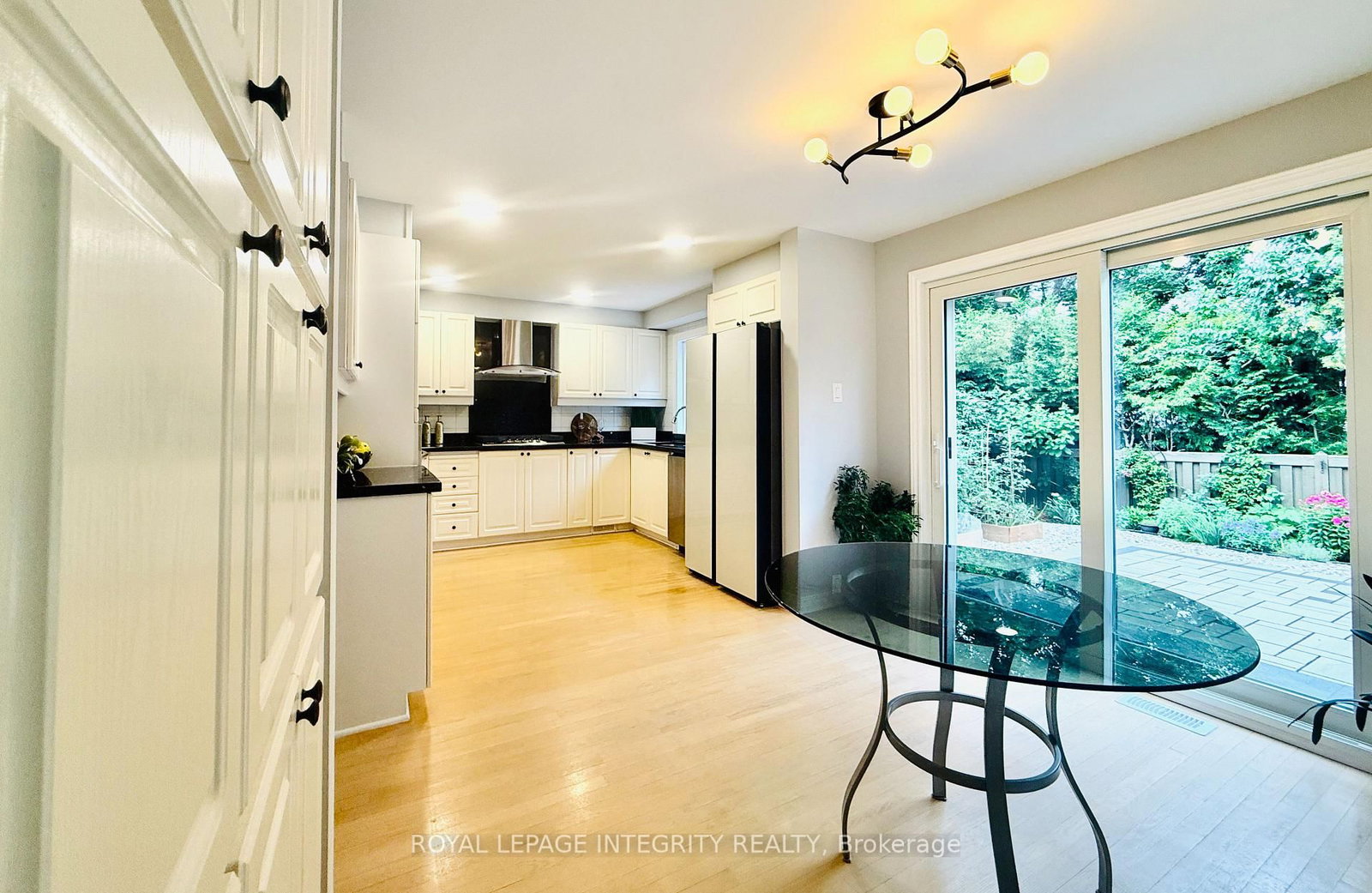 4 GLENARDEN Court • Ottawa, ON photo 11