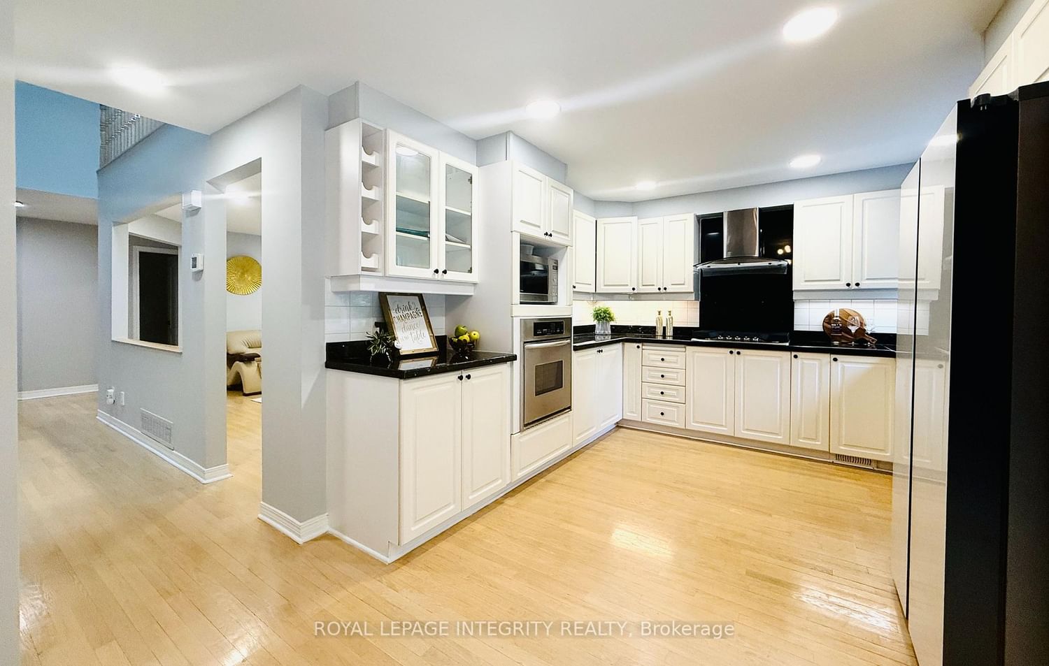 4 GLENARDEN Court • Ottawa, ON photo 12