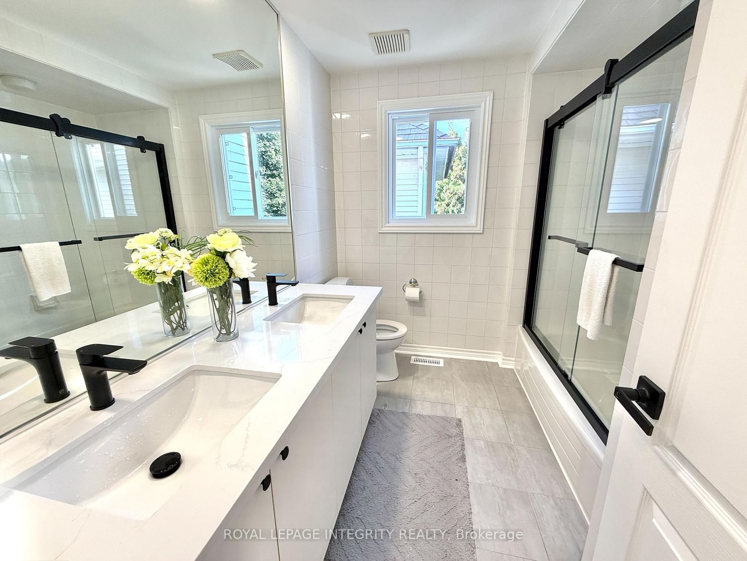 4 GLENARDEN Court • Ottawa, ON photo 24