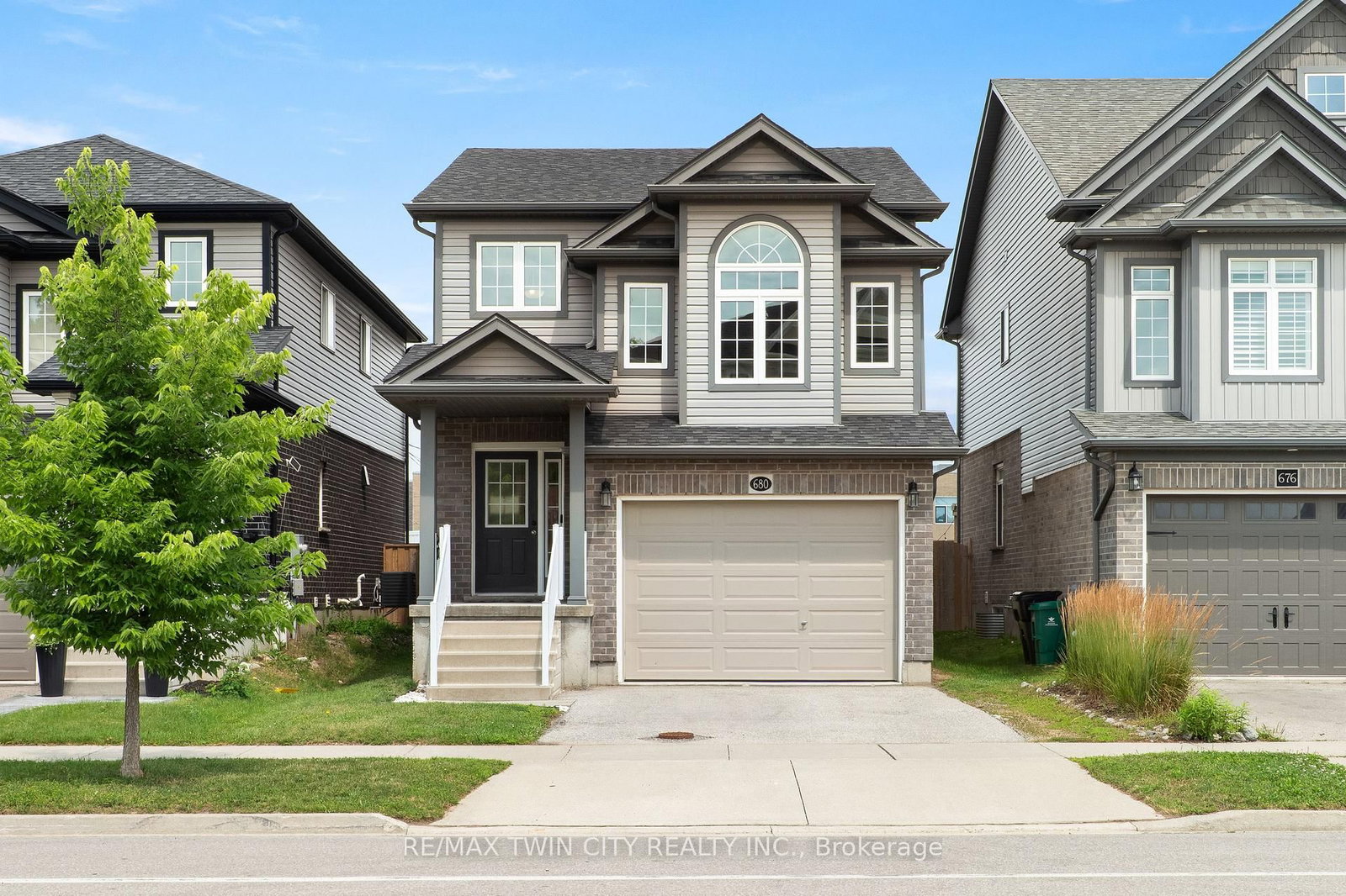 Detached House sold at 680 Blair Creek Drive, Kitchener, Ontario, N2P 0E7 - MLS: X13632222