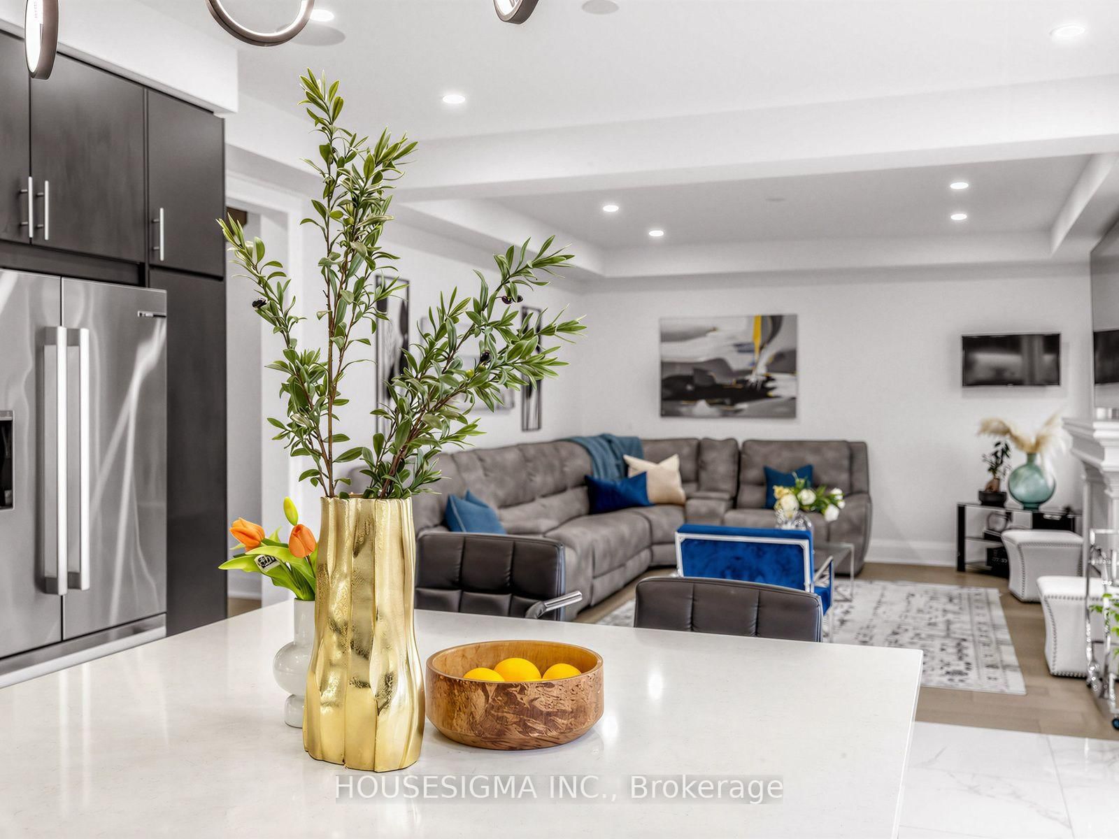 15 Edworthy Gardens • Hamilton, ON photo 12