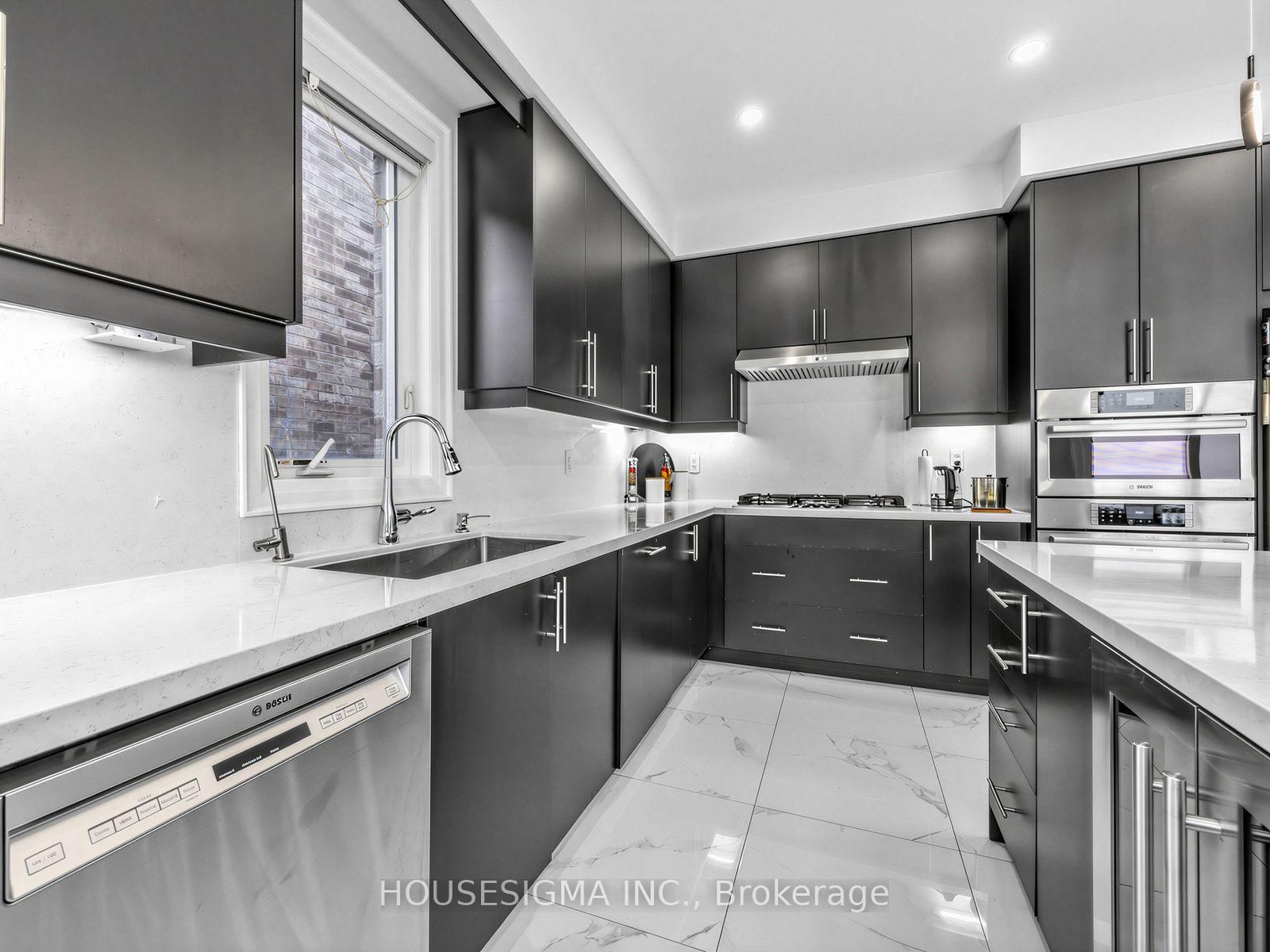 15 Edworthy Gardens • Hamilton, ON photo 16