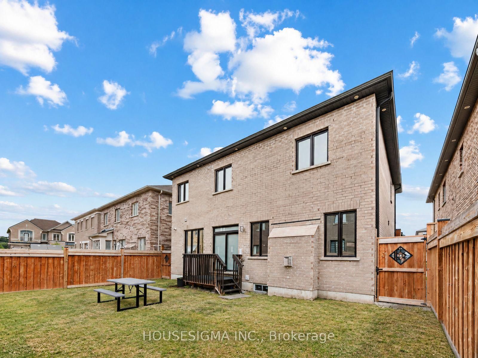 15 Edworthy Gardens • Hamilton, ON photo 38