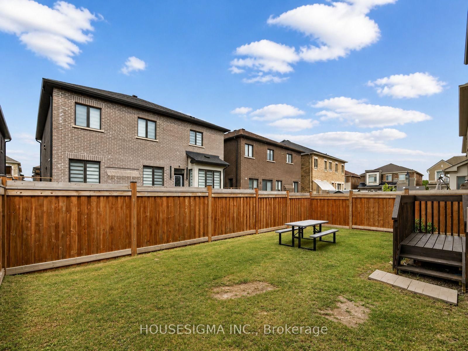 15 Edworthy Gardens • Hamilton, ON photo 39