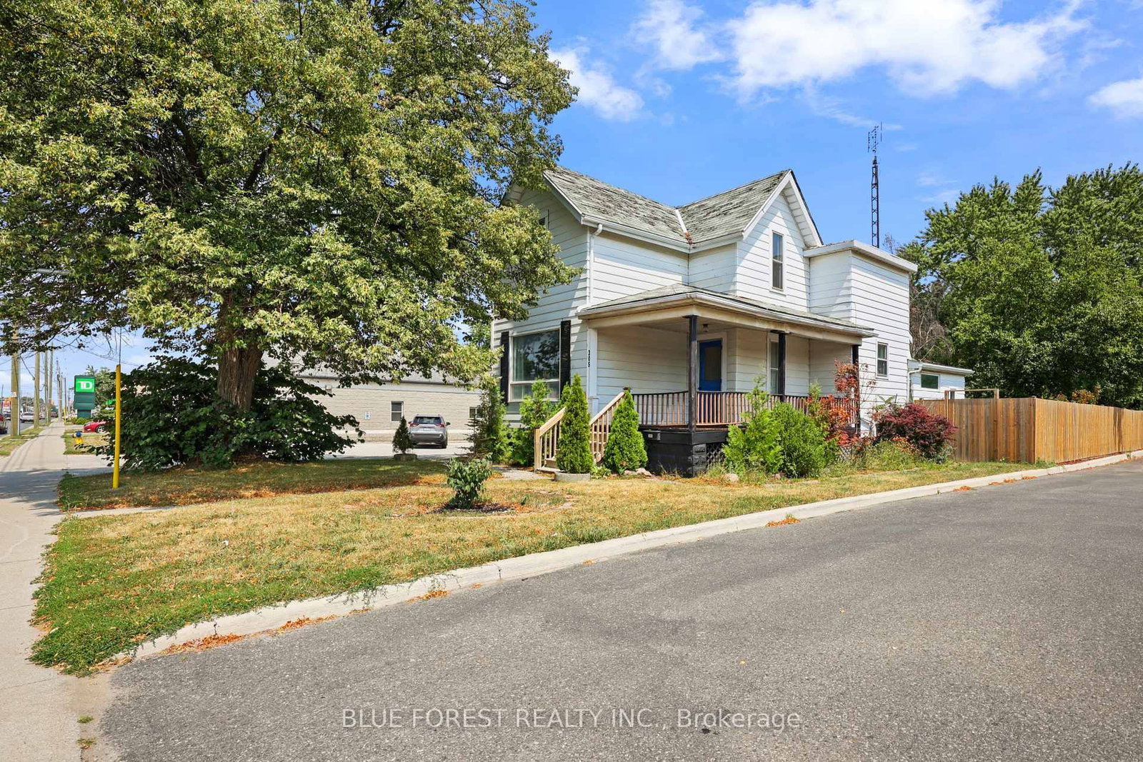 305 St Clair Street • Chatham-Kent, ON photo 2