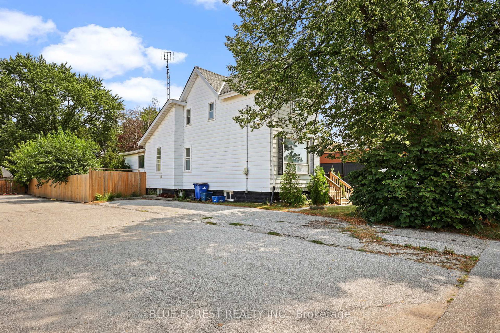 305 St Clair Street • Chatham-Kent, ON photo 3
