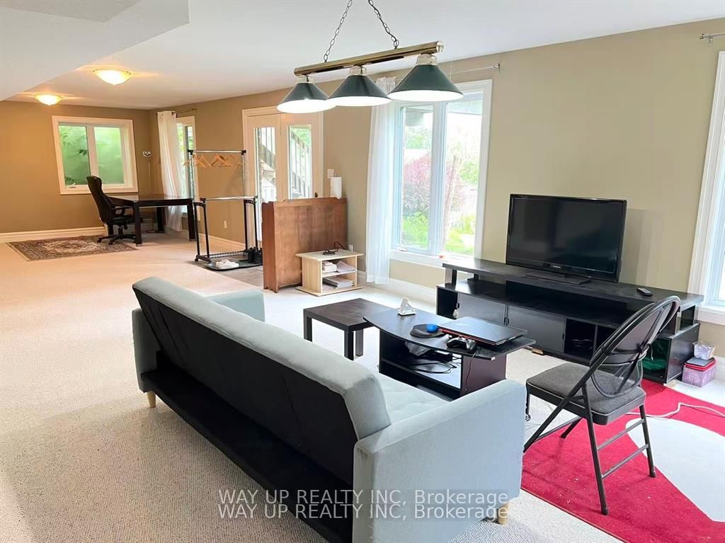 401 Kingbird Court, London North 2
