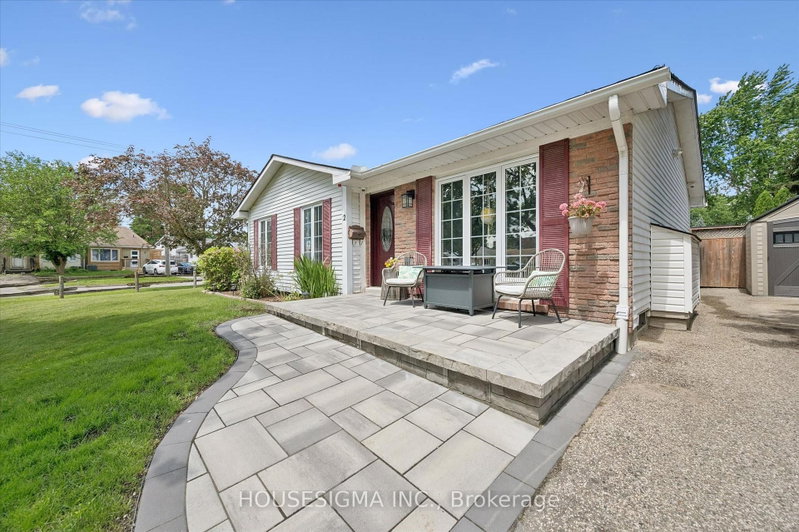 2 Keewatin Avenue