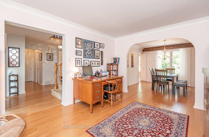 18 Hesse Cres photo 4