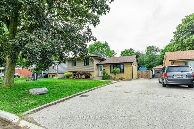 380 Magnolia Crescent
