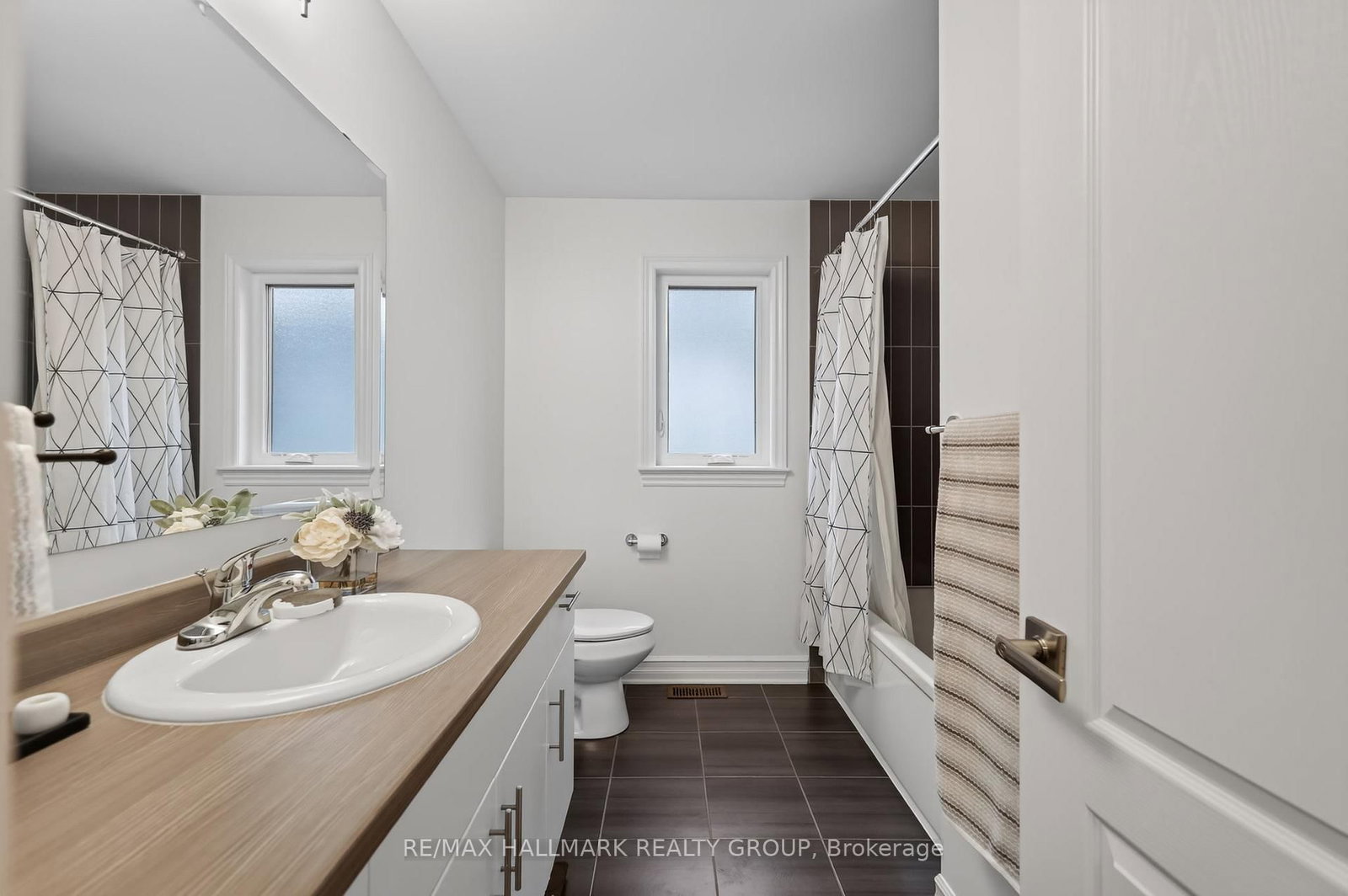 878 EXCURSION Way • Ottawa, ON photo 32