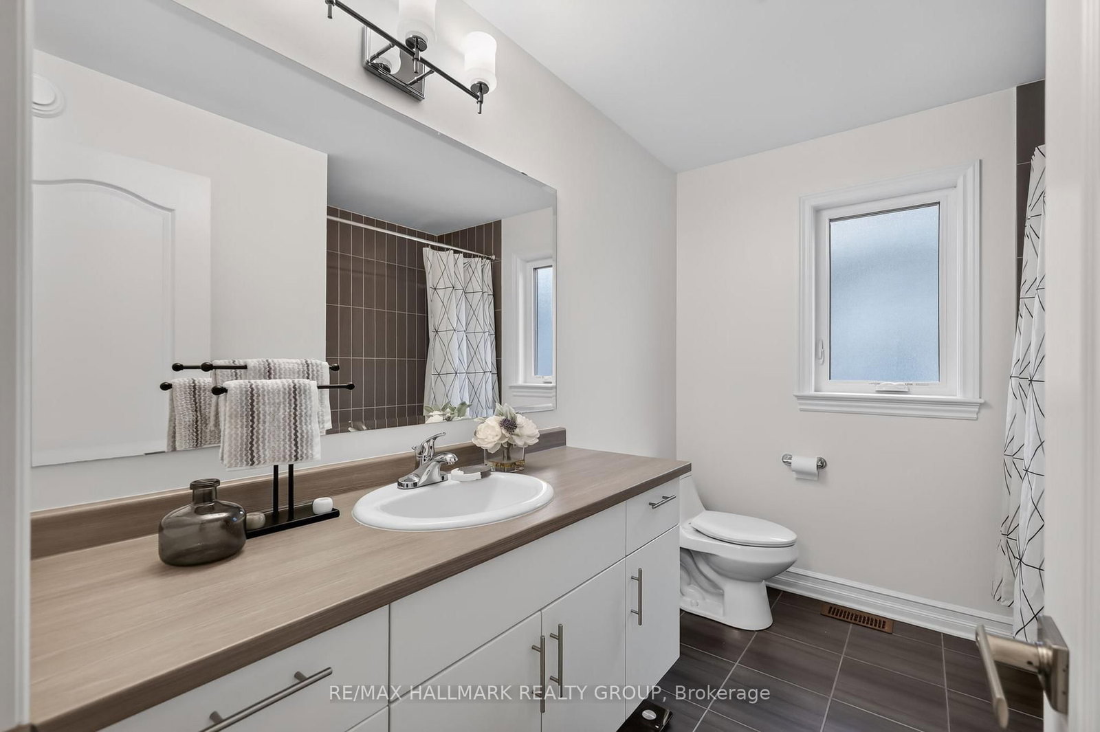 878 EXCURSION Way • Ottawa, ON photo 36