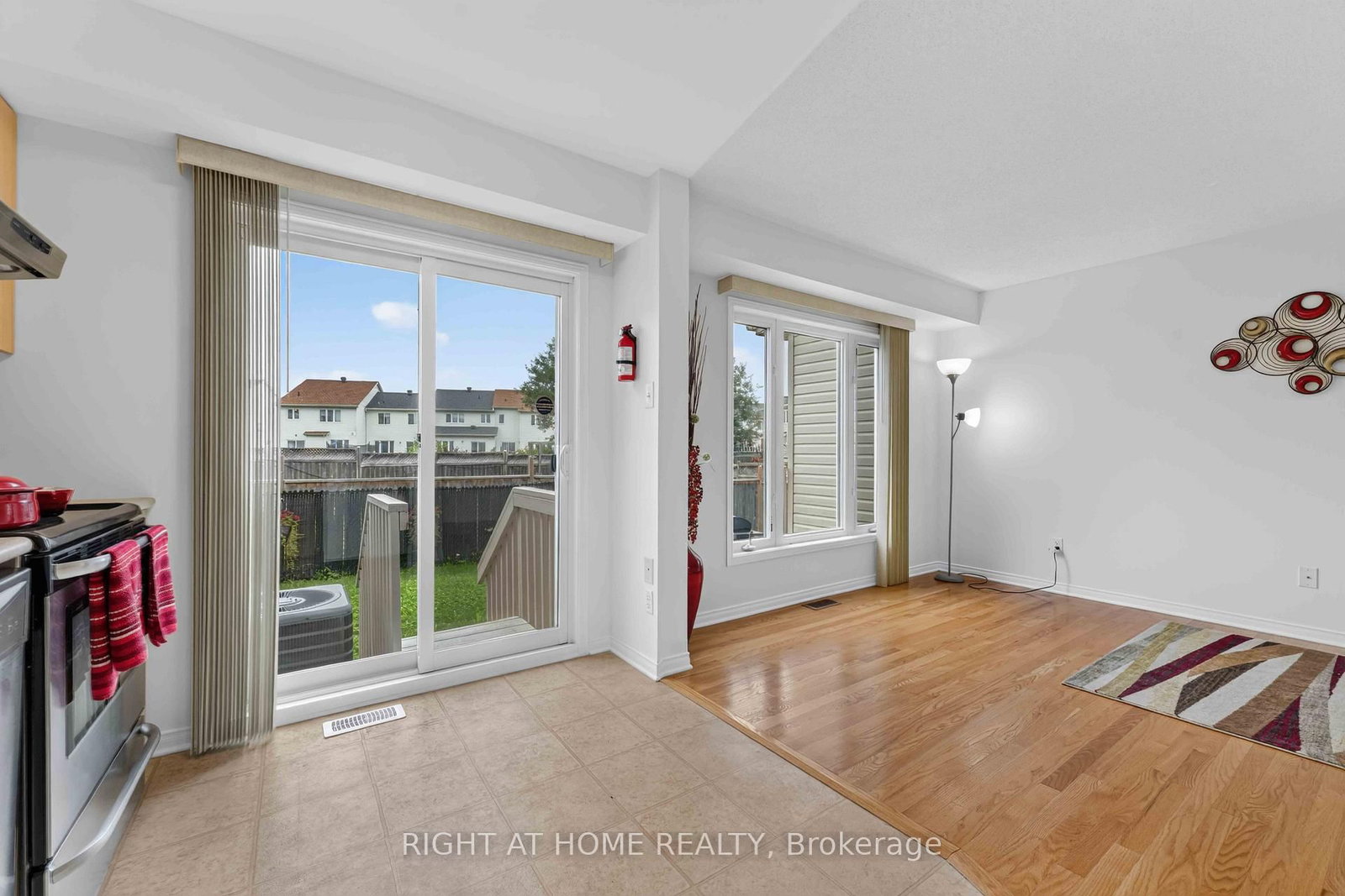 343 Amici Terrace • Ottawa, ON photo 10