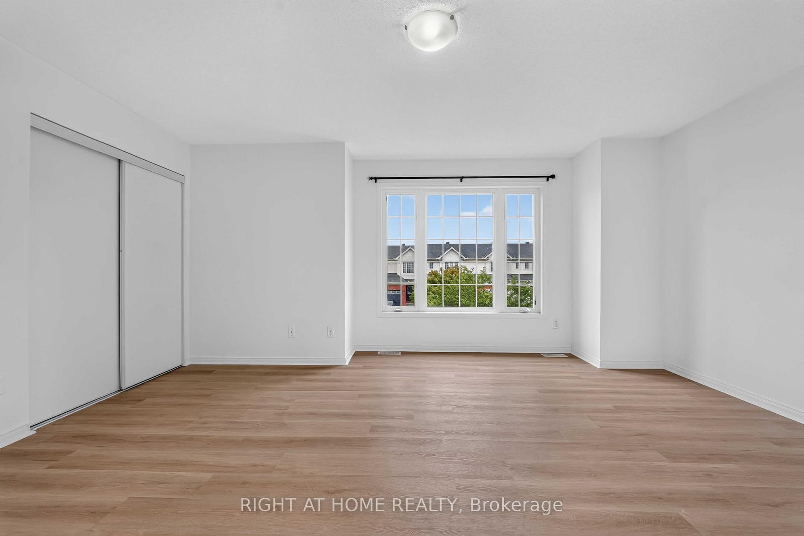 343 Amici Terrace • Ottawa, ON photo 14