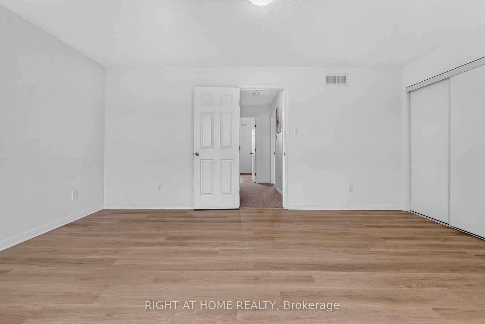 343 Amici Terrace • Ottawa, ON photo 16
