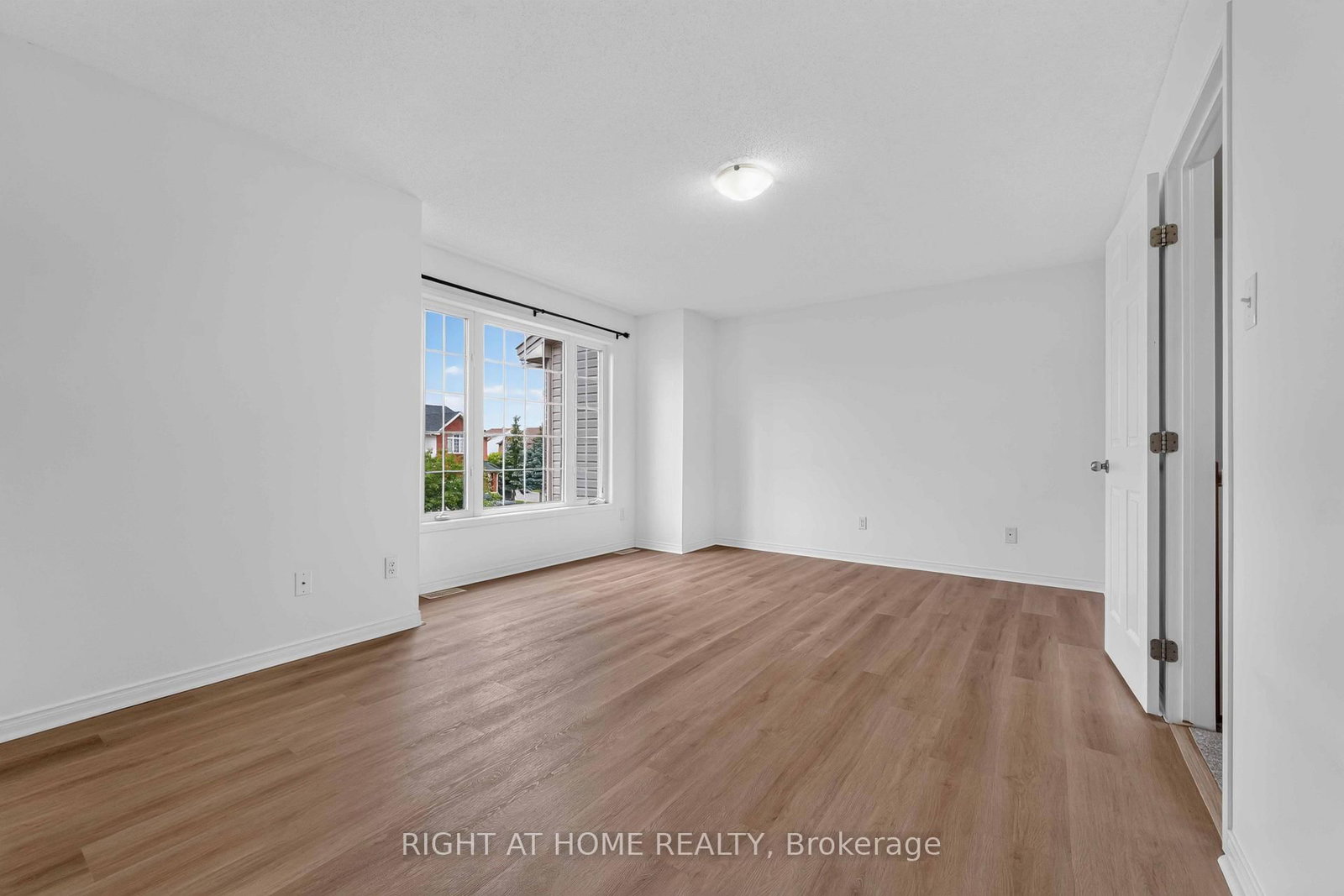 343 Amici Terrace • Ottawa, ON photo 17