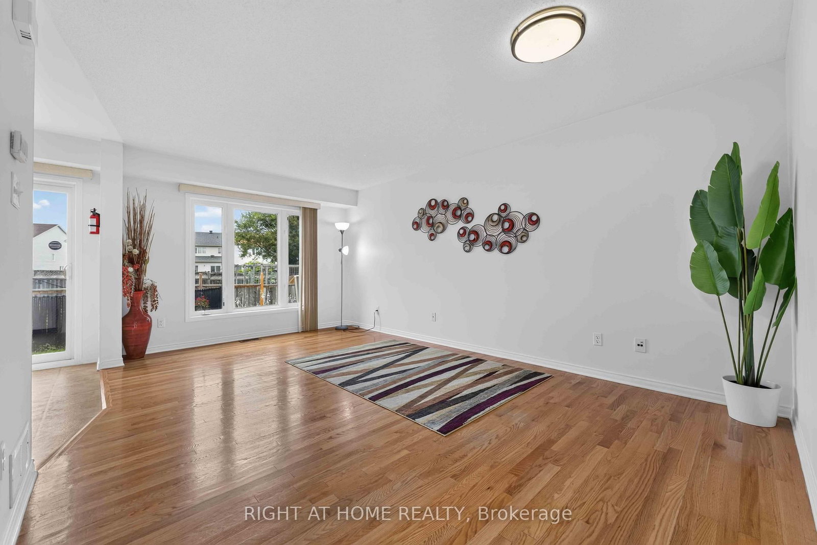 343 Amici Terrace • Ottawa, ON photo 5