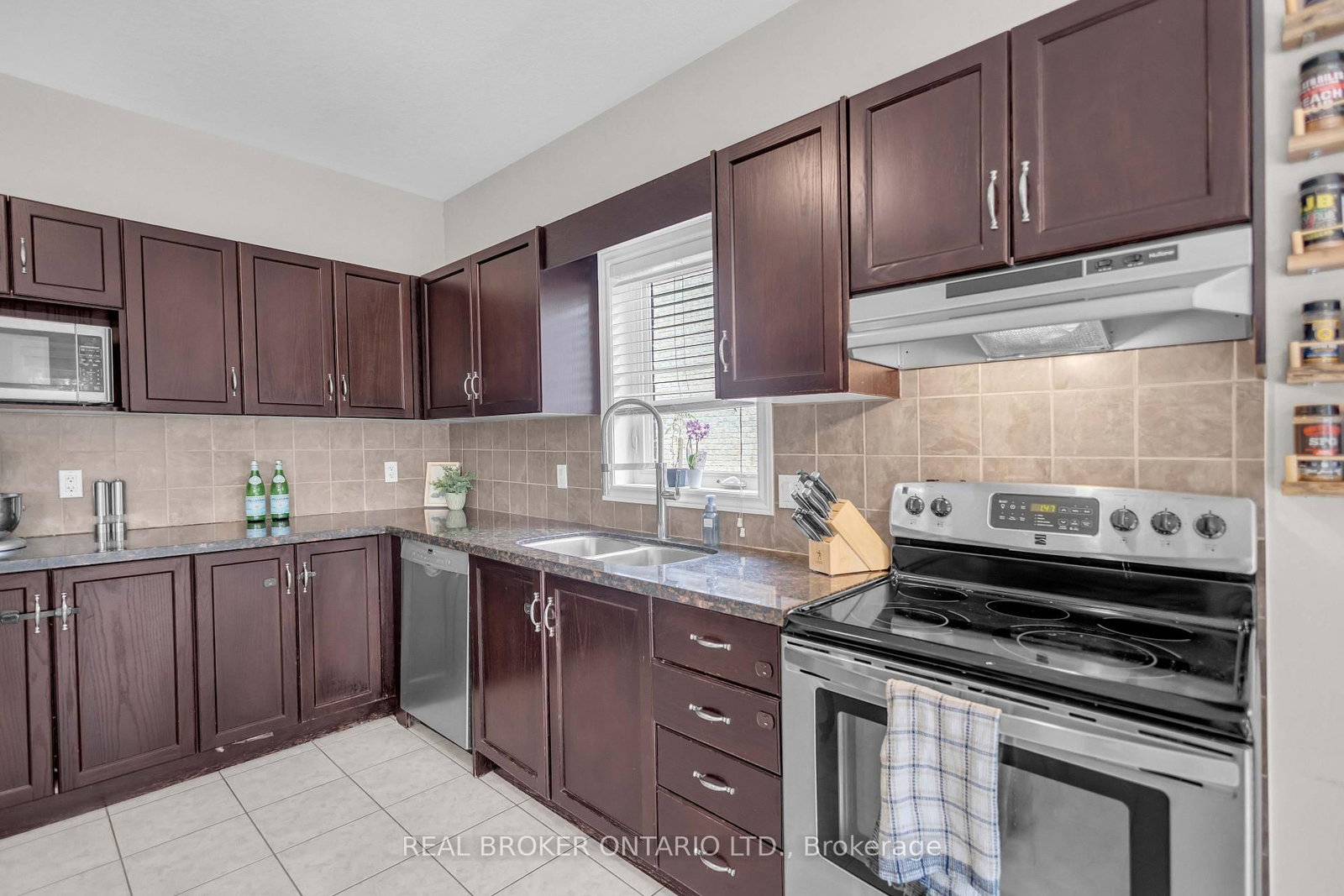 41 Harmer Crescent • Blandford-Blenheim, ON photo 11