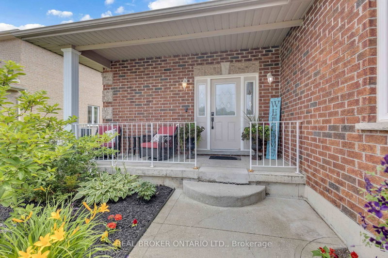 41 Harmer Crescent