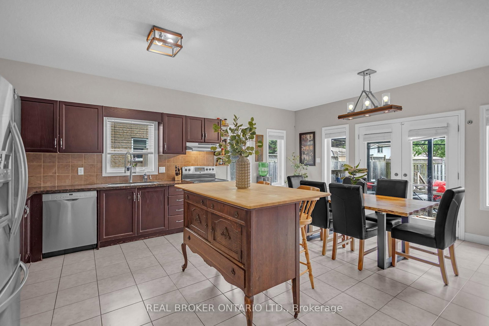 41 Harmer Crescent • Blandford-Blenheim, ON photo 9