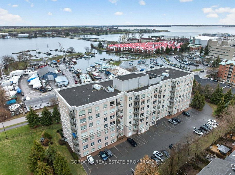 401 - 350 Wellington Street