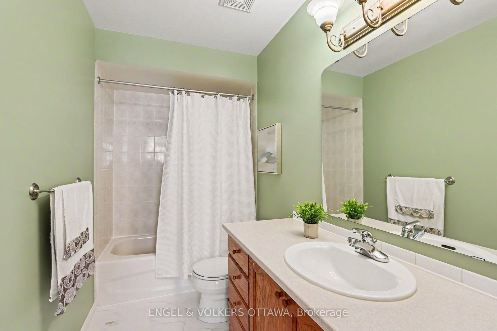 55 Hathaway Drive • Ottawa, ON photo 17