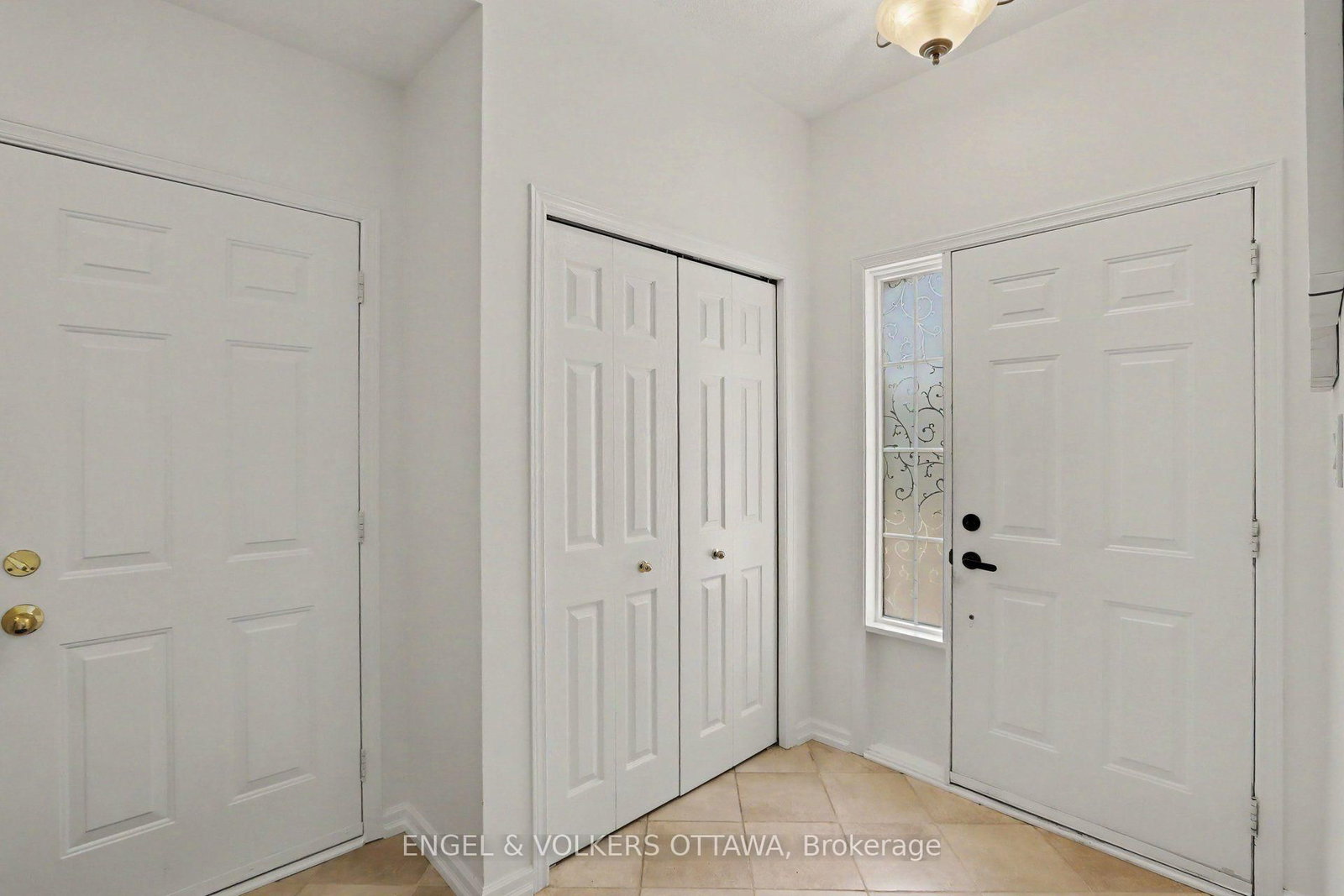 55 Hathaway Drive • Ottawa, ON photo 3