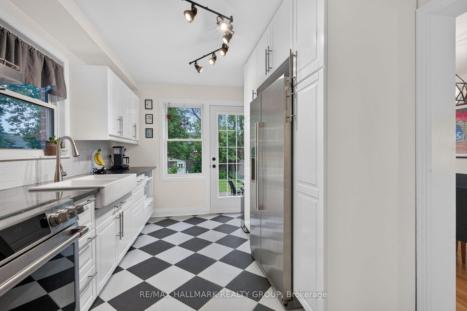 2110 Blossom Drive • Ottawa, ON photo 16