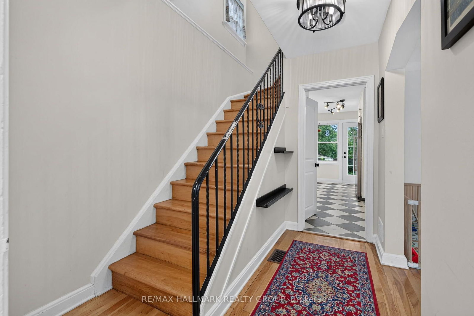 2110 Blossom Drive • Ottawa, ON photo 4