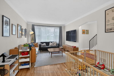 2110 Blossom Drive • Ottawa, ON photo 5