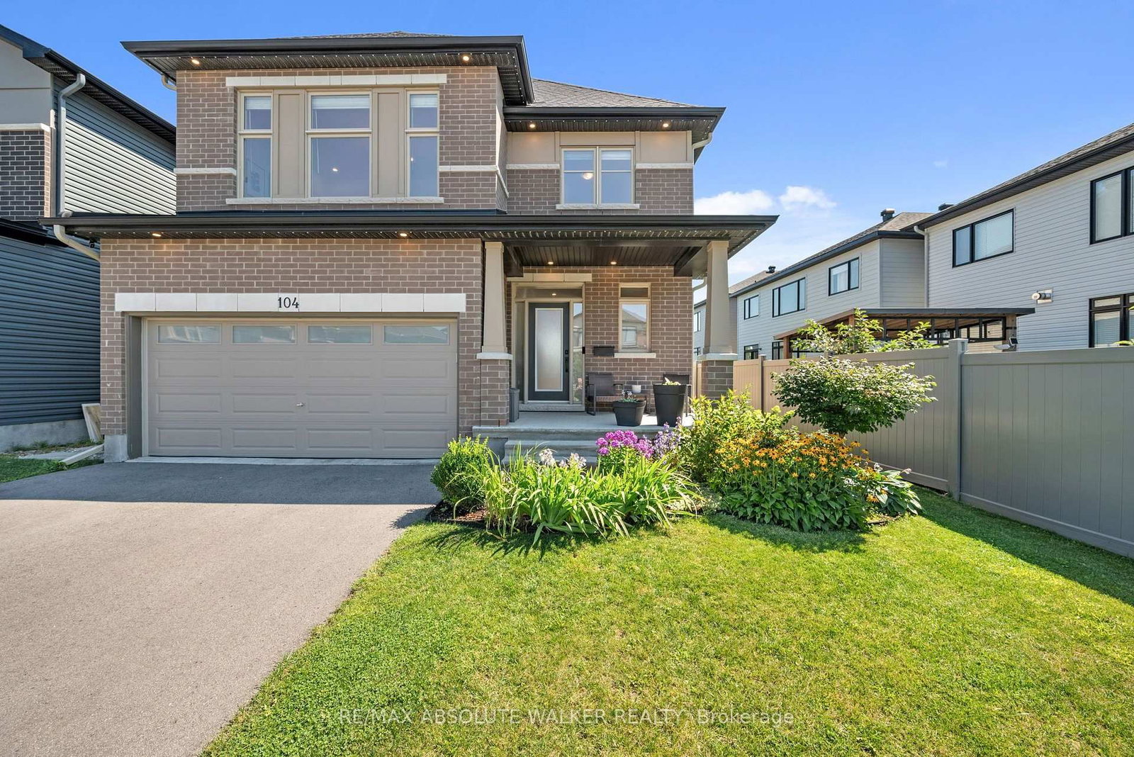 104 Heirloom Street • Ottawa, ON photo 1