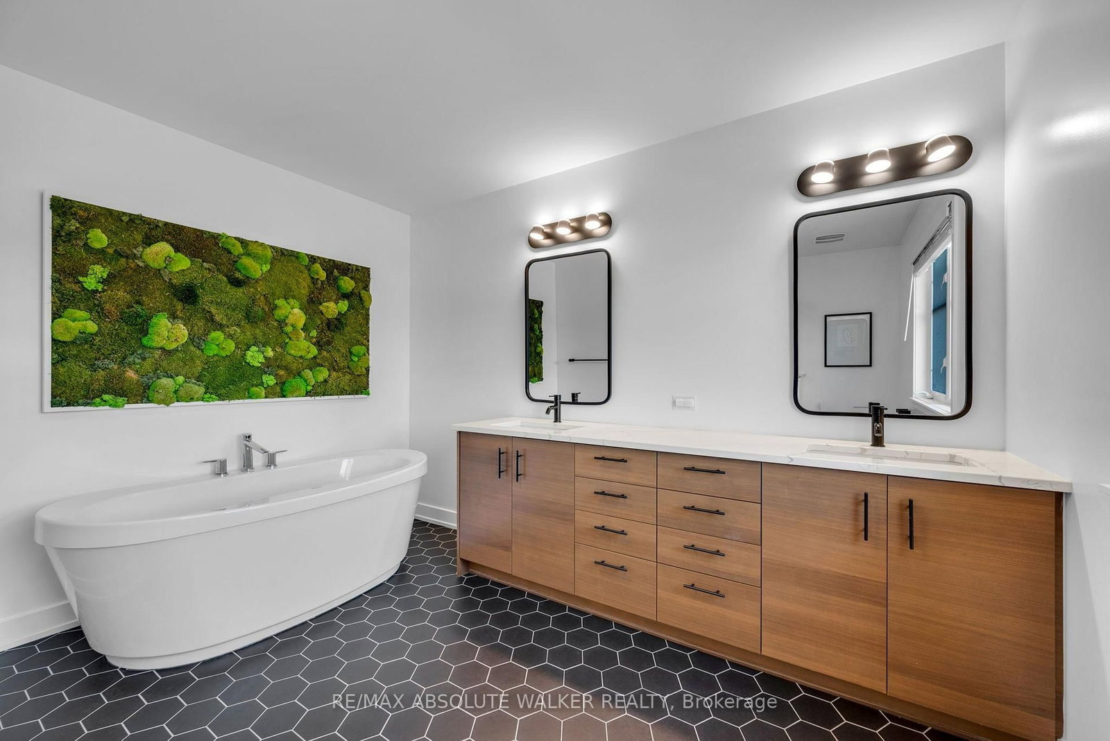 104 Heirloom Street • Ottawa, ON photo 21