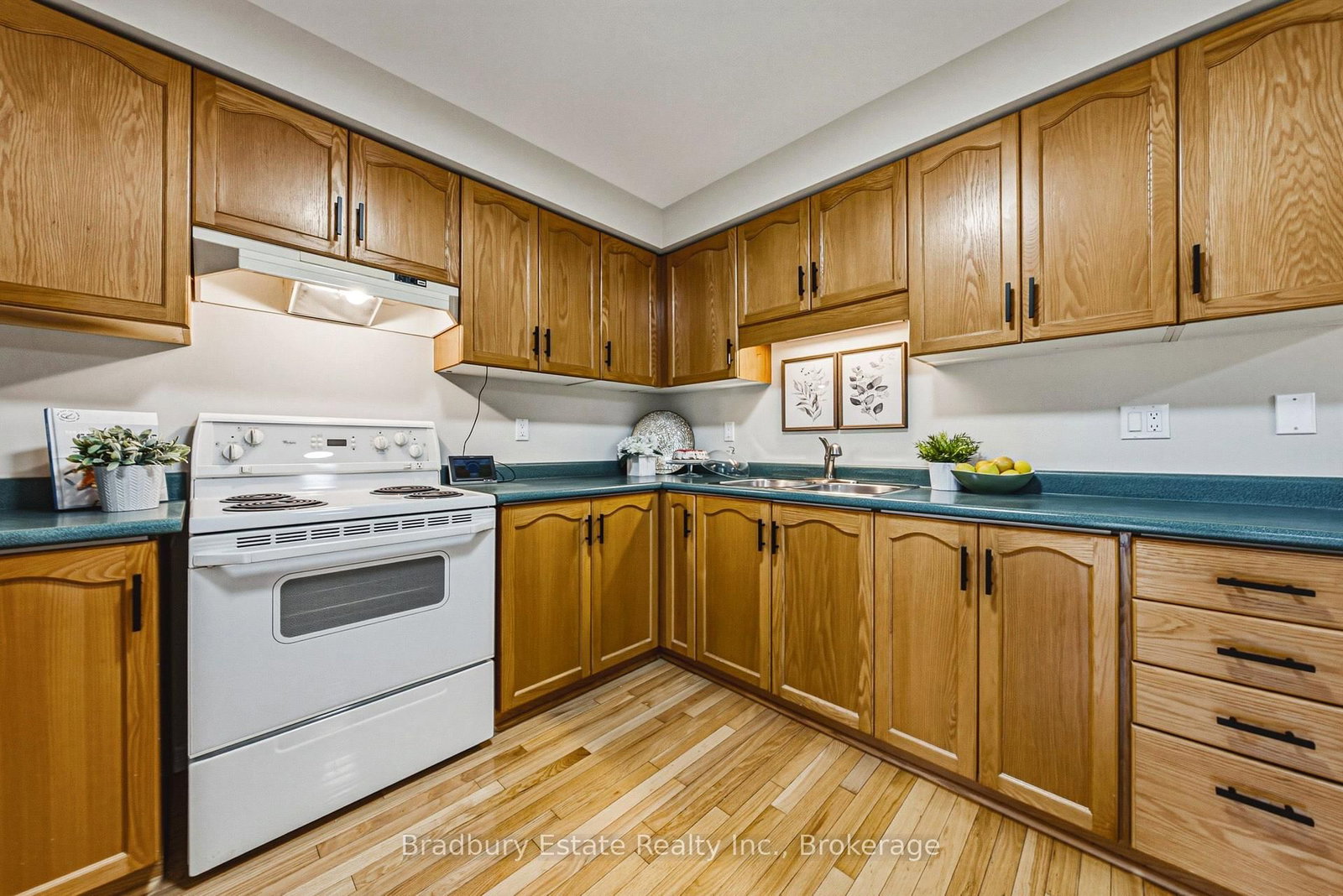 20 Kitty Murray Lane • #23 • Hamilton, ON photo 6