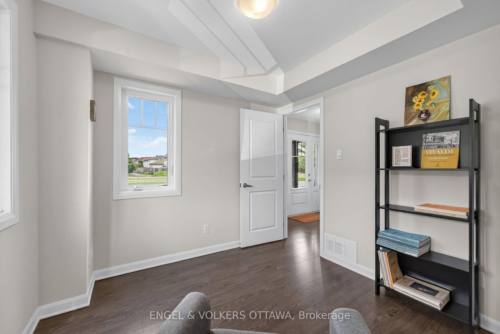 547 Clemency Crescent • Ottawa, ON photo 6