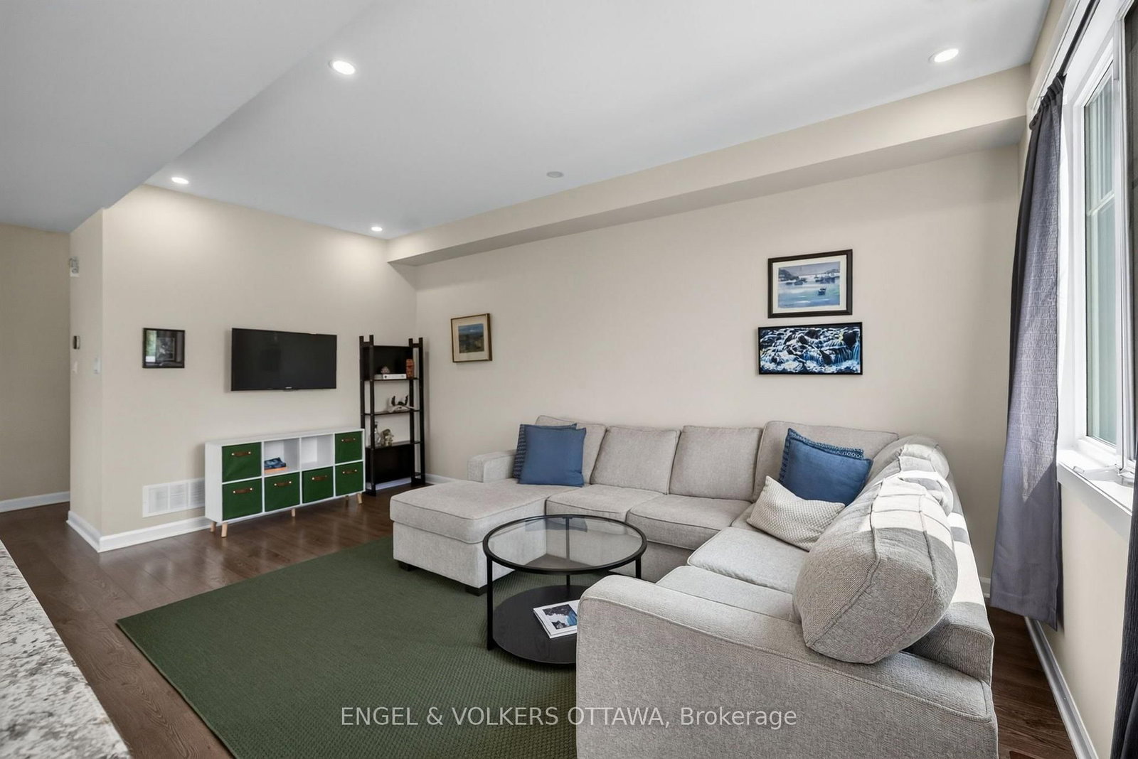 547 Clemency Crescent • Ottawa, ON photo 8
