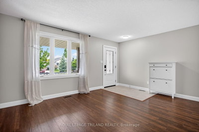 48 Cottonwood Drive • St. Thomas, ON photo 8