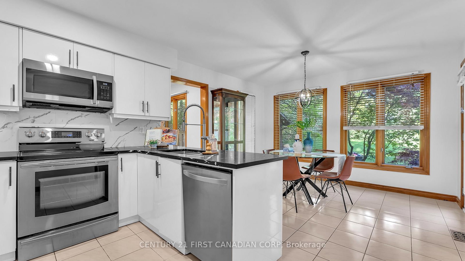 Listing Image 7