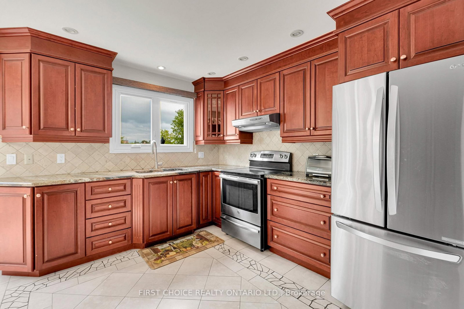 1442 Claymor Avenue • Ottawa, ON photo 12