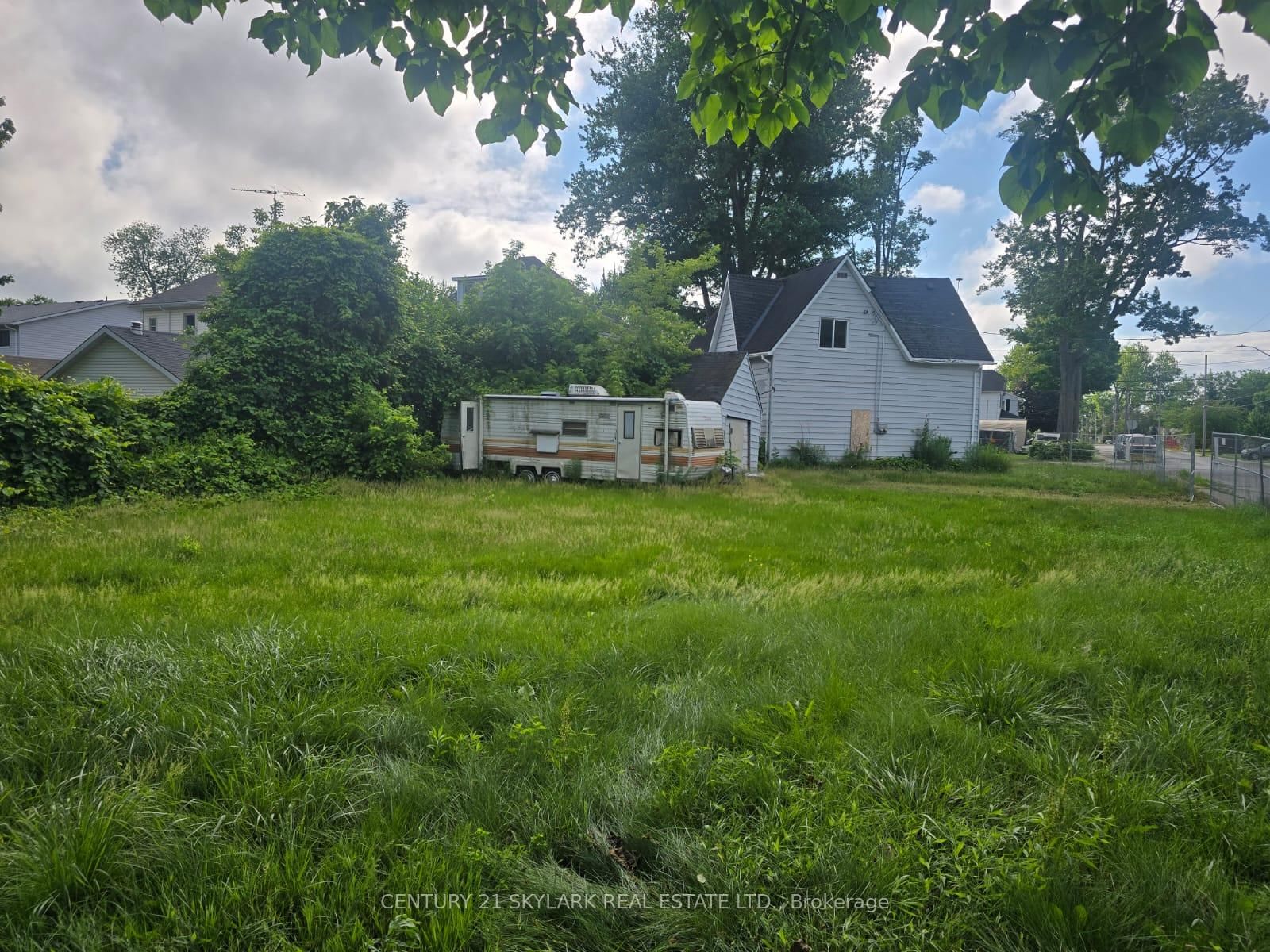 702 Cedar Street • Haldimand, ON photo 2
